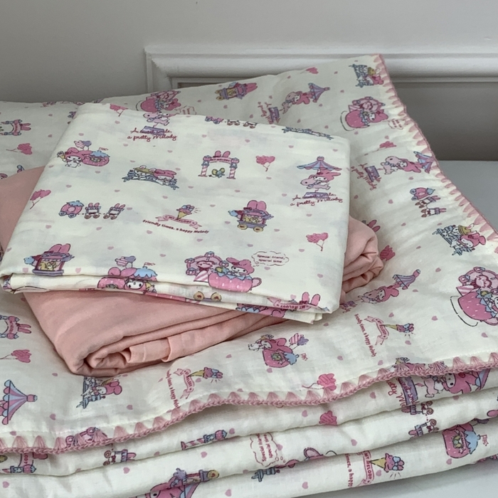 91家纺网 家纺一手货源 找家纺 源启生活 2025新款A类贝壳边款双层纱夏被 美乐蒂