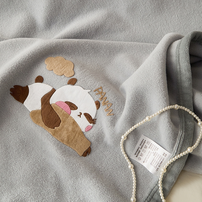 91家纺网 家纺一手货源 找家纺 皇寝世家家居 2025新款仿绵羊绒毛毯兔绒毯办公室午睡毯子毛巾被 四季空调沙发盖毯 银灰