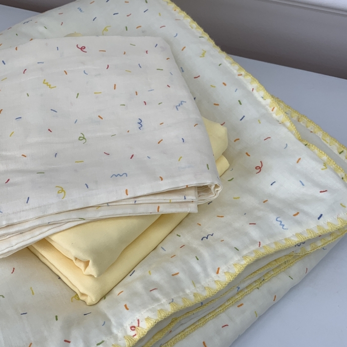 91家纺网 家纺一手货源 找家纺 源启生活 2025新款A类贝壳边款双层纱夏被 奶油派