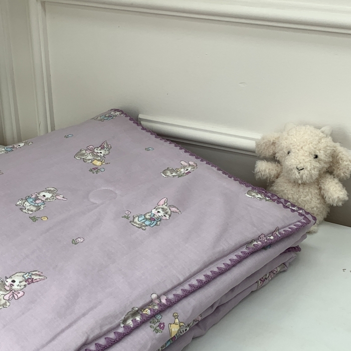 91家纺网 家纺一手货源 找家纺 源启生活 2025新款A类贝壳边款双层纱夏被 妮可兔