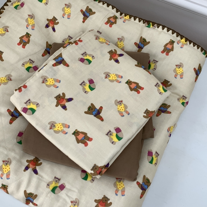 91家纺网 家纺一手货源 找家纺 源启生活 2025新款A类贝壳边款双层纱夏被 熊啾啾