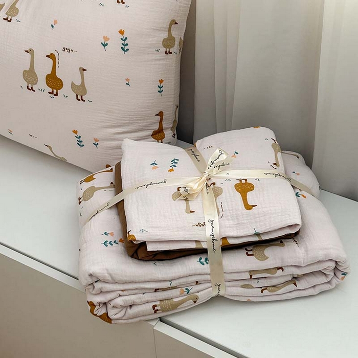 91家纺网 家纺一手货源 找家纺 源启生活 2025新款全棉A类双层皱皱纱四件套 乖乖鸭