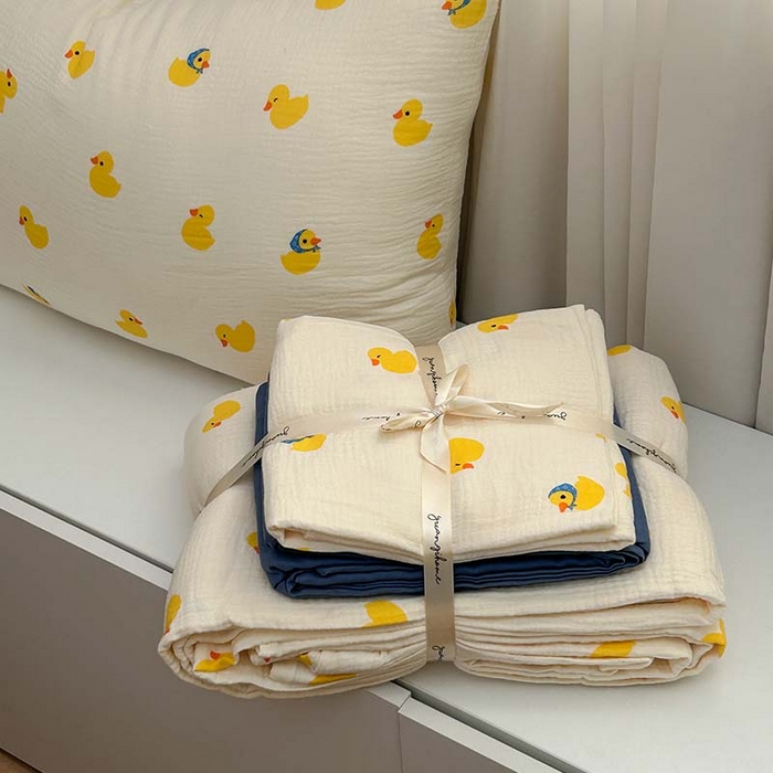 91家纺网 家纺一手货源 找家纺 源启生活 2025新款全棉A类双层皱皱纱四件套 小黄鸭