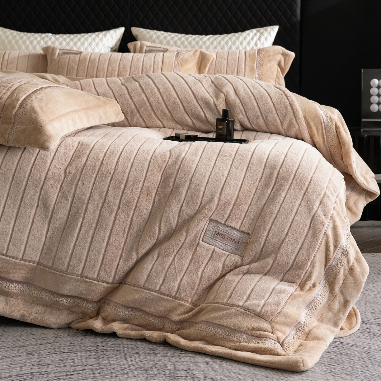 91家纺网 家纺一手货源 找家纺 鼎飞家纺 2025新款A类兔绒压花+全消光牛奶绒四件套--贝尔雅系列 贝尔雅-奶咖