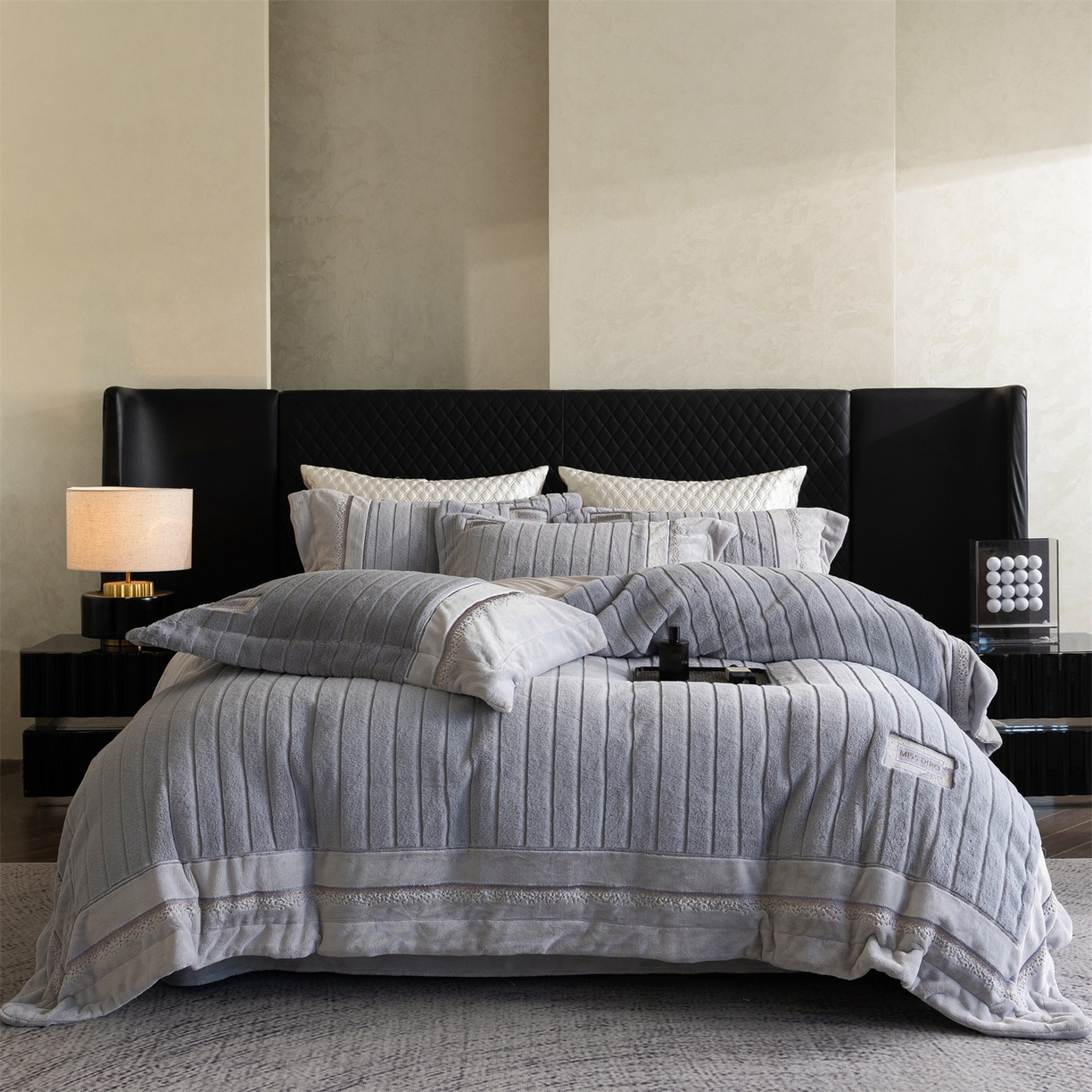 鼎飞家纺 2025新款A类兔绒压花+全消光牛奶绒四件套--贝尔雅系列 贝尔雅-烟灰