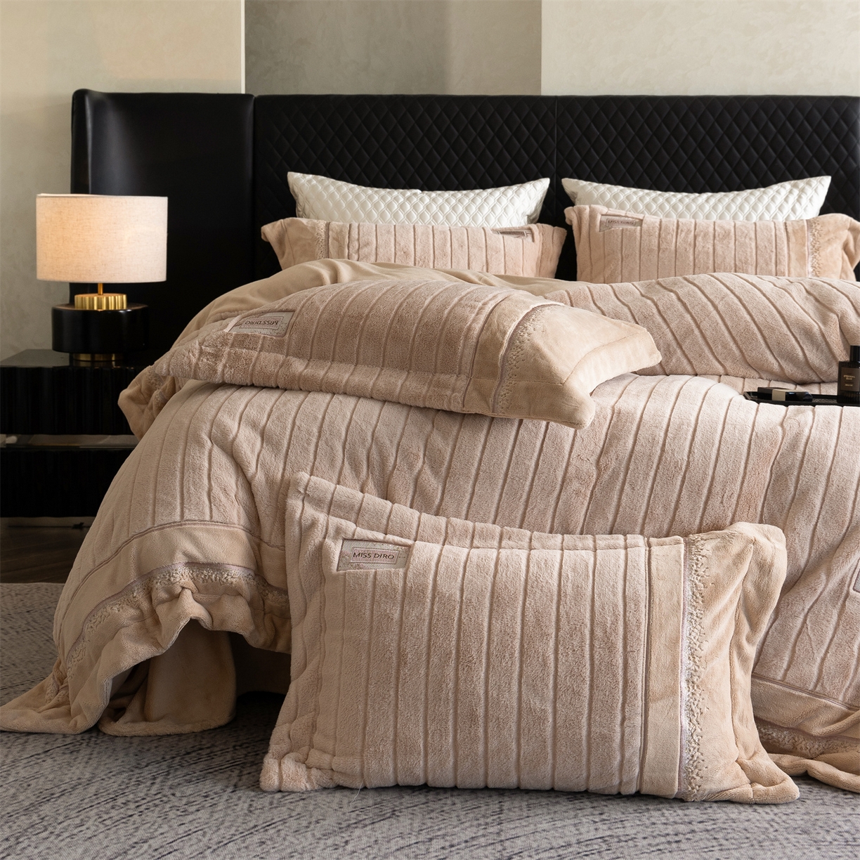 91家纺网 家纺一手货源 找家纺 鼎飞家纺 2025新款A类兔绒压花+全消光牛奶绒四件套--贝尔雅系列 贝尔雅-奶咖