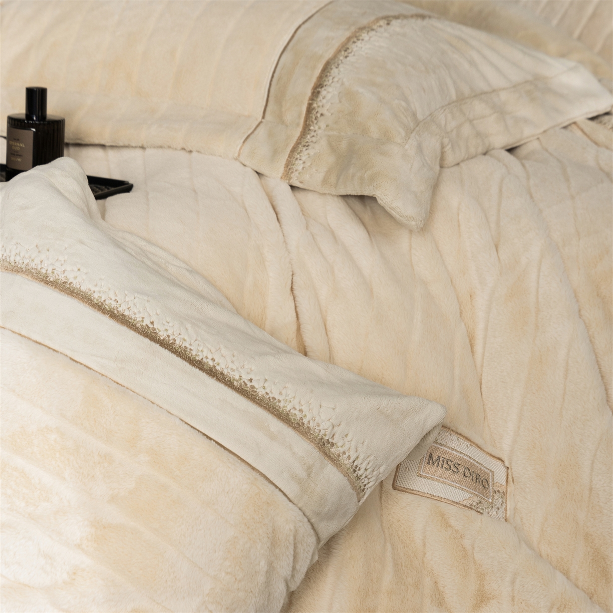 91家纺网 家纺一手货源 找家纺 （总）鼎飞家纺 2025新款A类兔绒压花+全消光牛奶绒四件套--贝尔雅系列