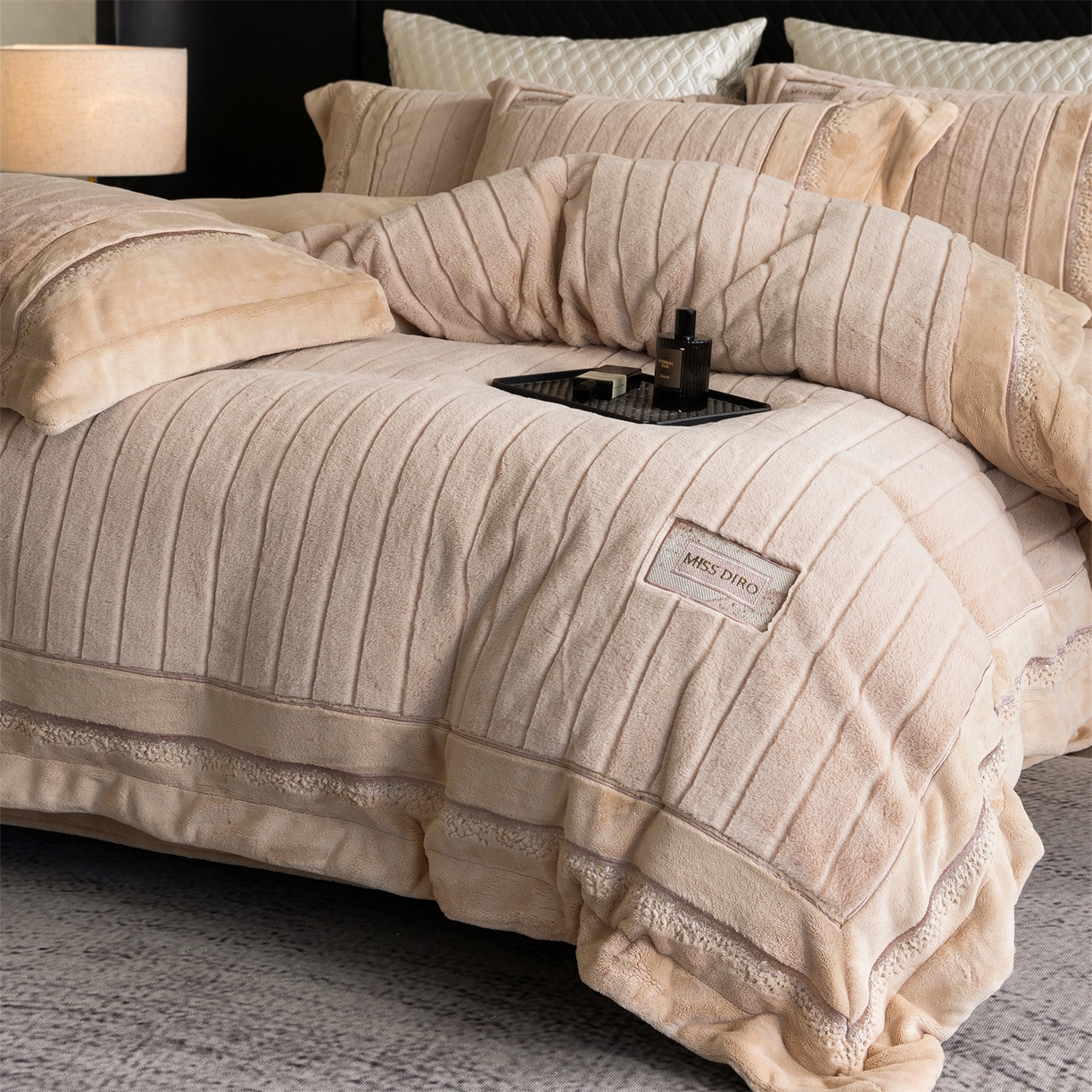 91家纺网 家纺一手货源 找家纺 鼎飞家纺 2025新款A类兔绒压花+全消光牛奶绒四件套--贝尔雅系列 贝尔雅-奶咖