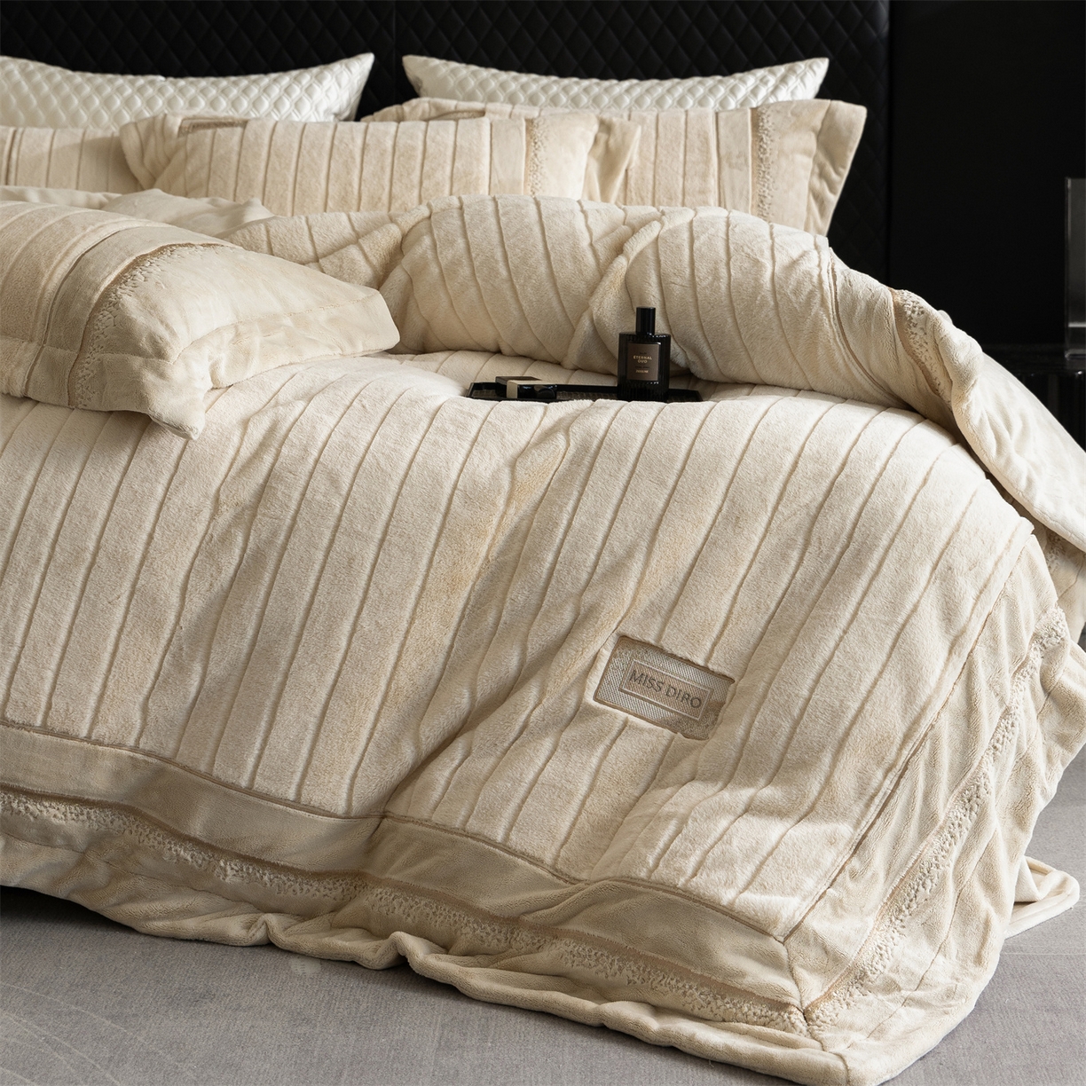 91家纺网 家纺一手货源 找家纺 （总）鼎飞家纺 2025新款A类兔绒压花+全消光牛奶绒四件套--贝尔雅系列