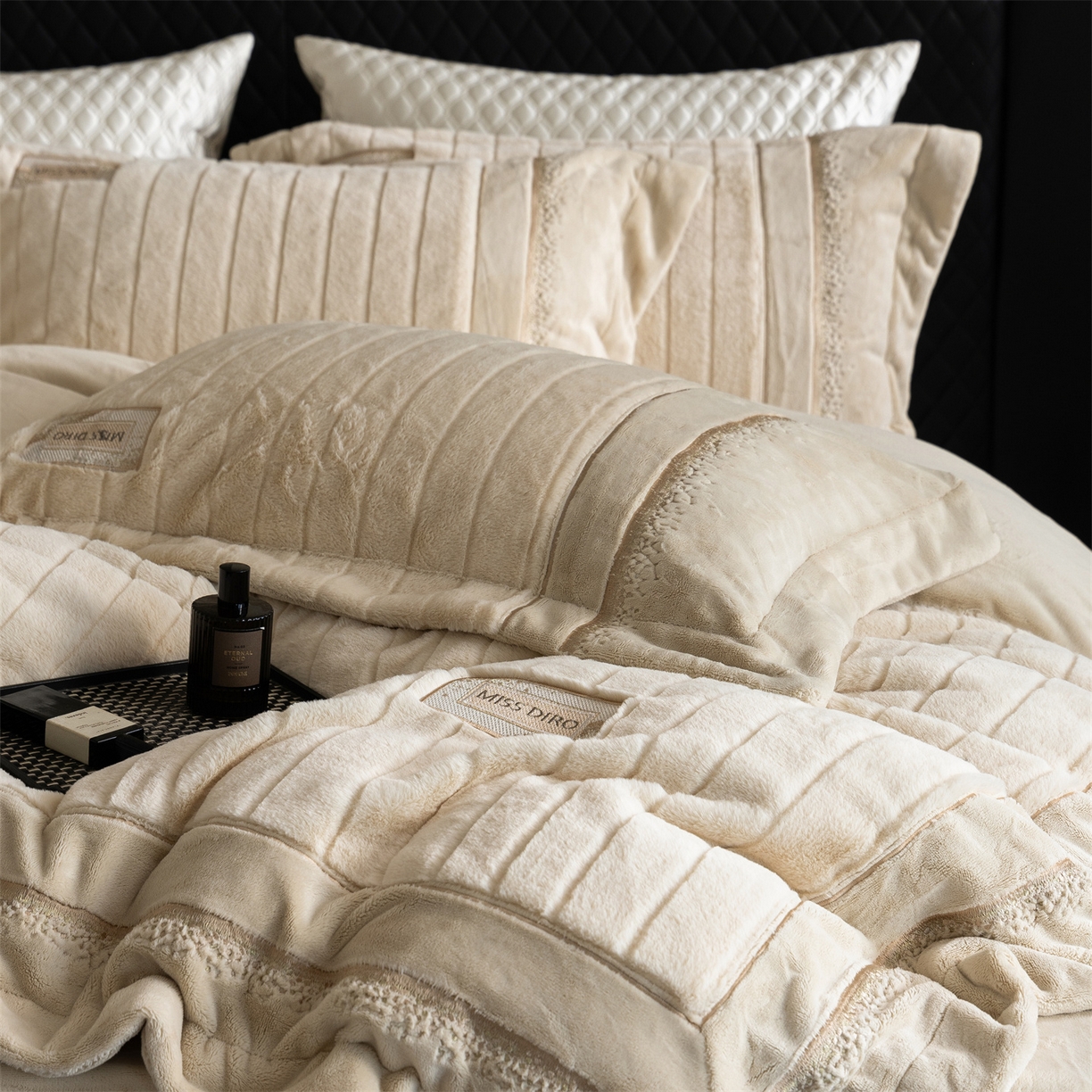 91家纺网 家纺一手货源 找家纺 （总）鼎飞家纺 2025新款A类兔绒压花+全消光牛奶绒四件套--贝尔雅系列