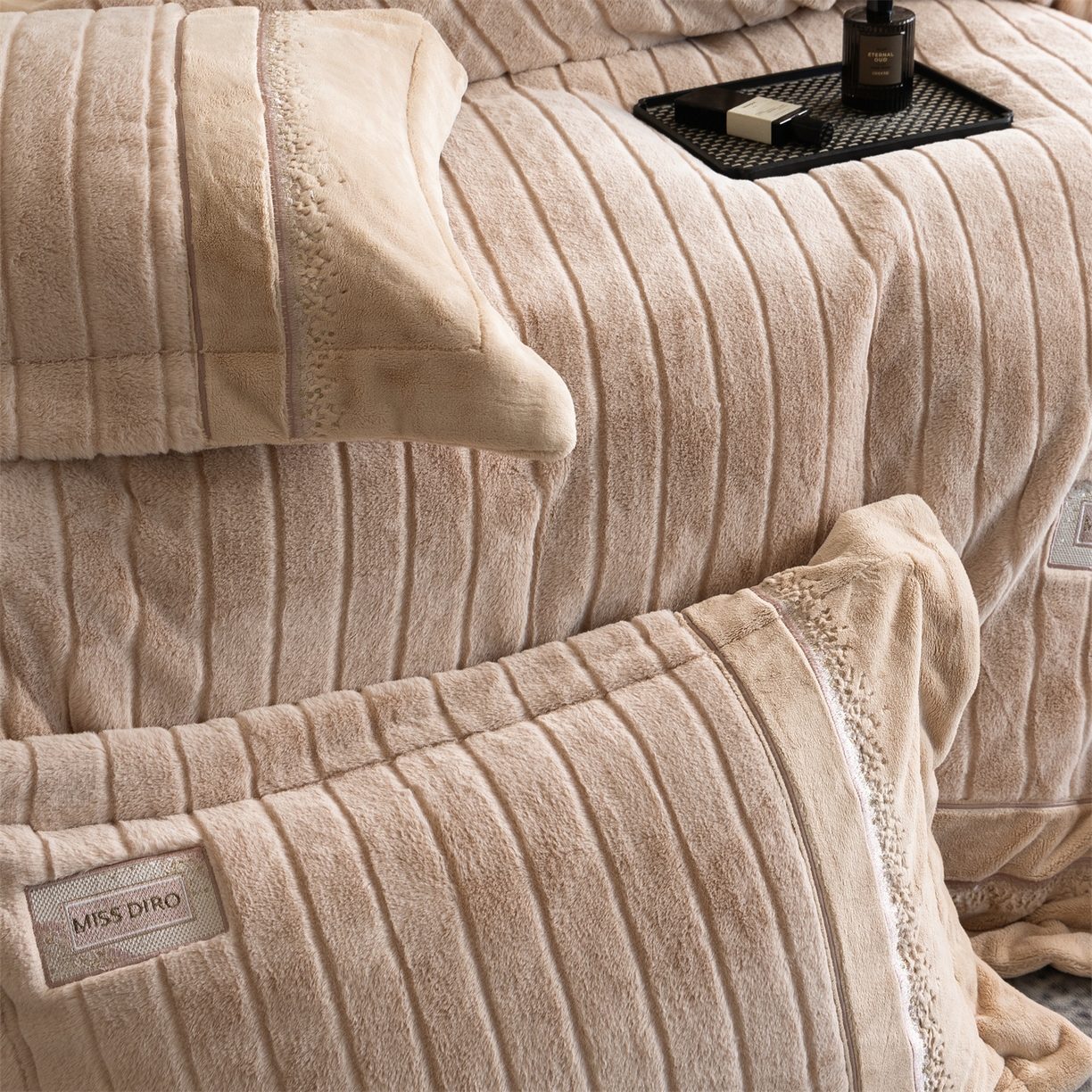 91家纺网 家纺一手货源 找家纺 鼎飞家纺 2025新款A类兔绒压花+全消光牛奶绒四件套--贝尔雅系列 贝尔雅-奶咖