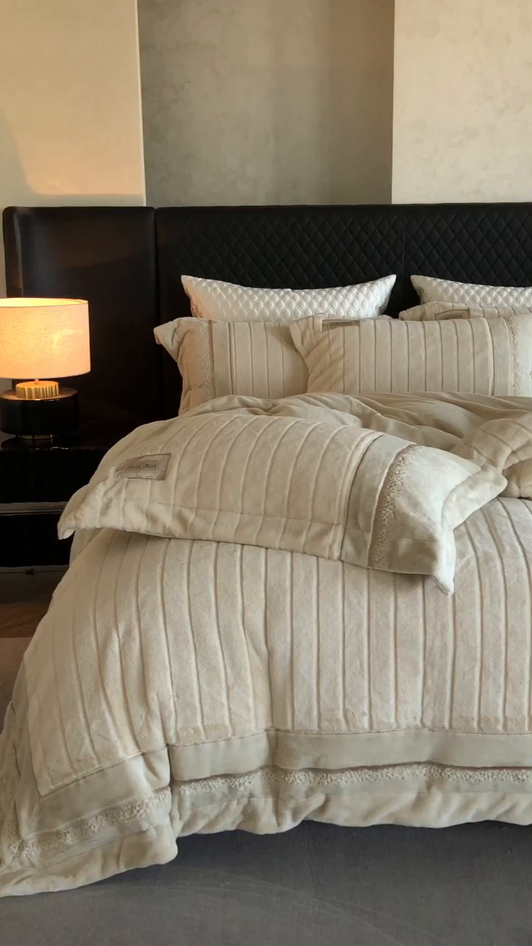 91家纺网 家纺一手货源 找家纺 （总）鼎飞家纺 2025新款A类兔绒压花+全消光牛奶绒四件套--贝尔雅系列