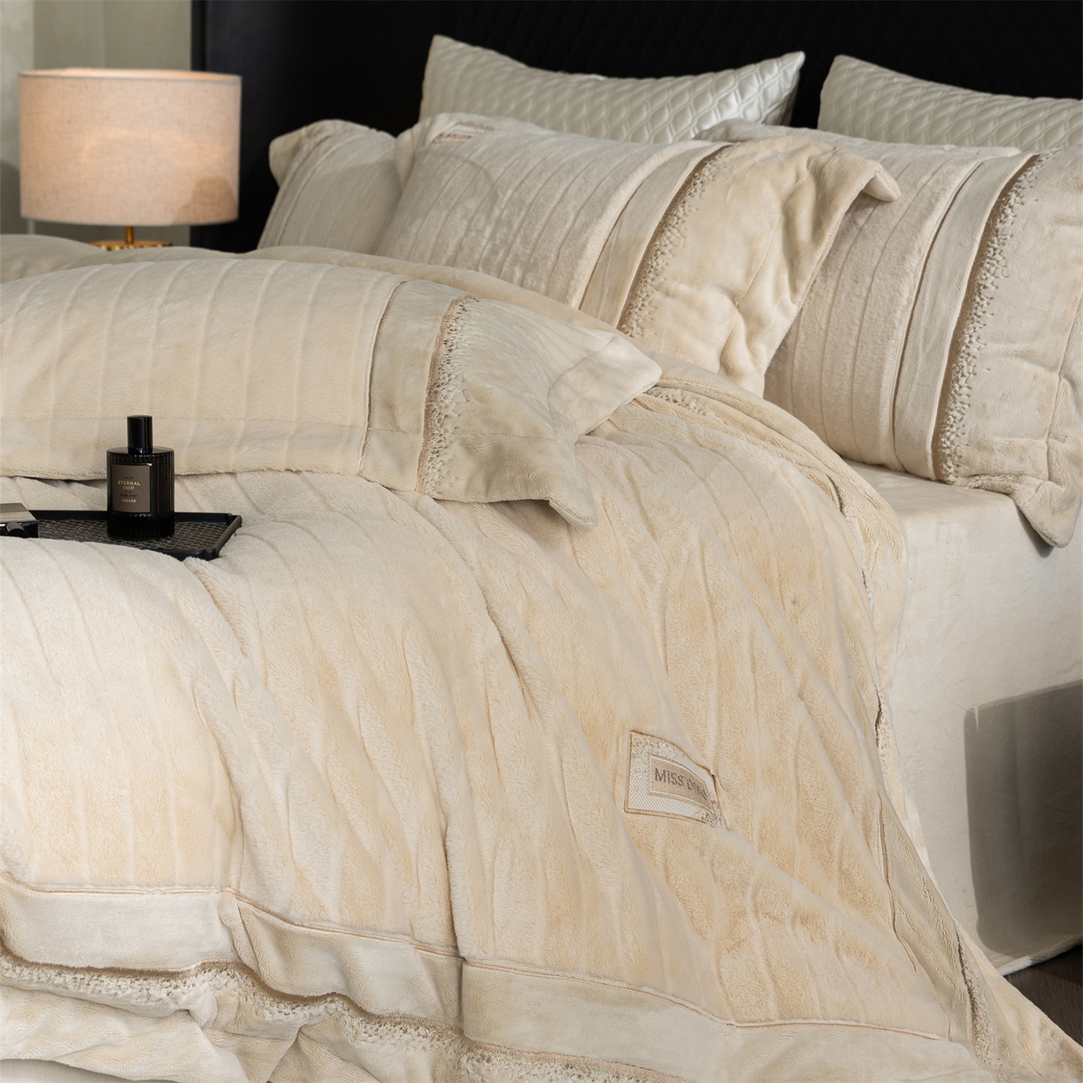 91家纺网 家纺一手货源 找家纺 鼎飞家纺 2025新款A类兔绒压花+全消光牛奶绒四件套--贝尔雅系列 贝尔雅-米金