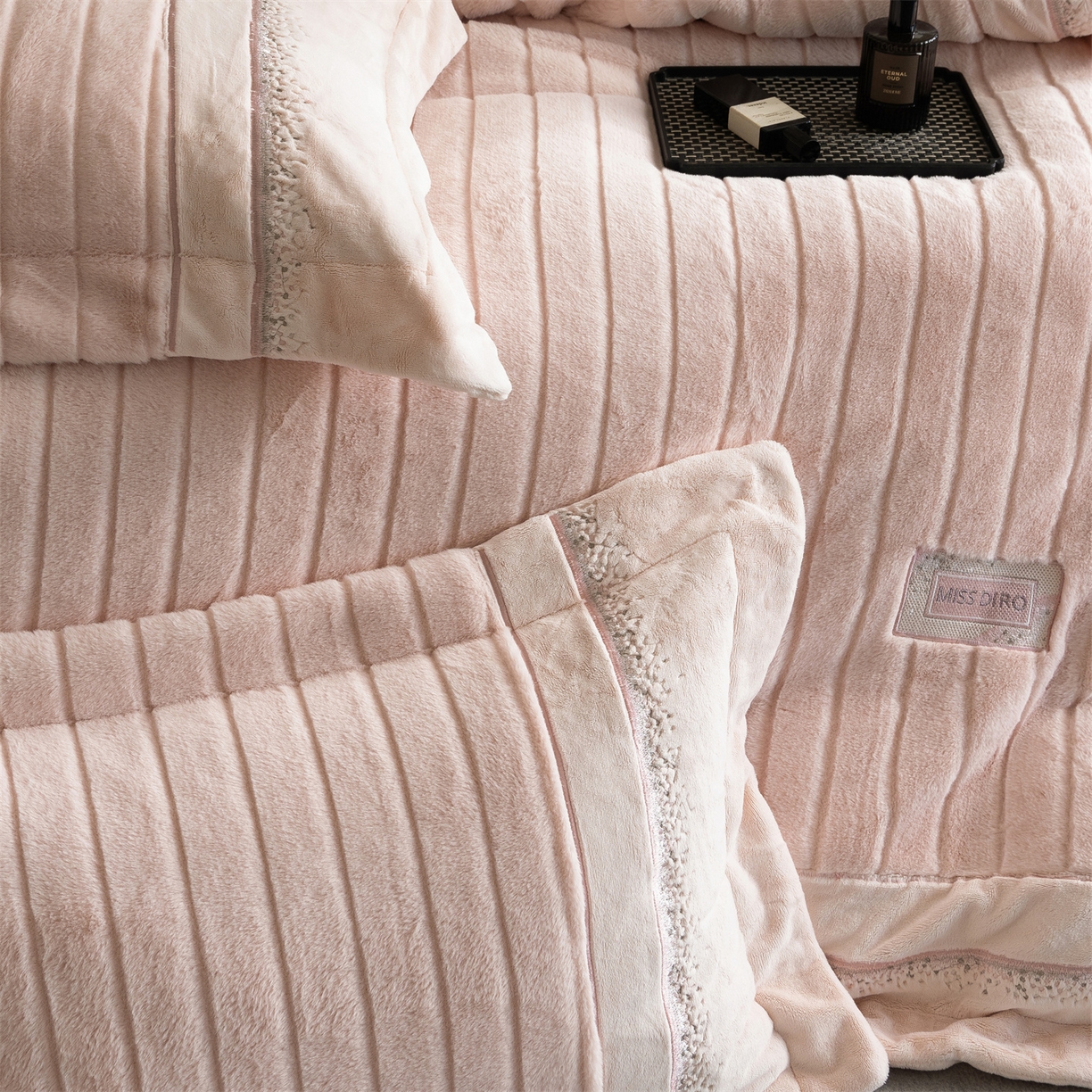 91家纺网 家纺一手货源 找家纺 鼎飞家纺 2025新款A类兔绒压花+全消光牛奶绒四件套--贝尔雅系列 贝尔雅-柔粉