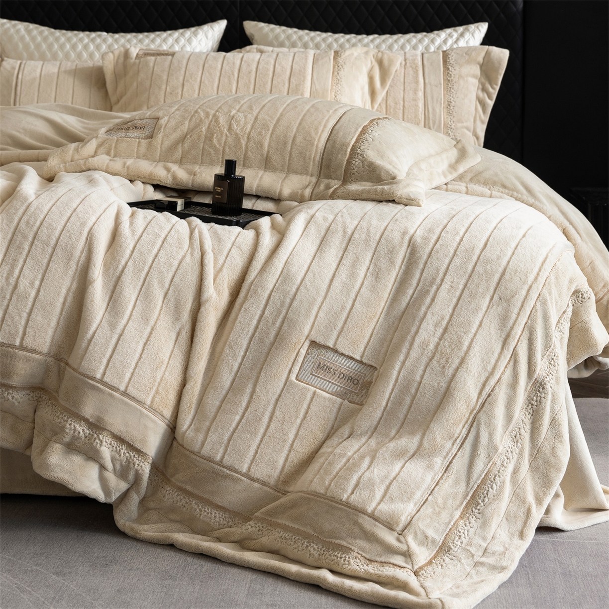 91家纺网 家纺一手货源 找家纺 鼎飞家纺 2025新款A类兔绒压花+全消光牛奶绒四件套--贝尔雅系列 贝尔雅-米金