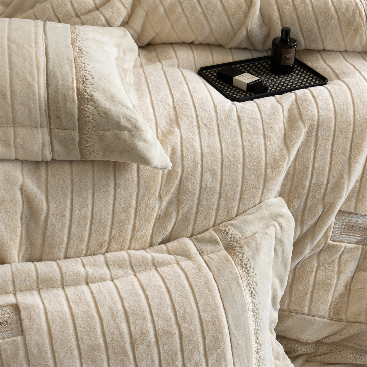 91家纺网 家纺一手货源 找家纺 鼎飞家纺 2025新款A类兔绒压花+全消光牛奶绒四件套--贝尔雅系列 贝尔雅-米金