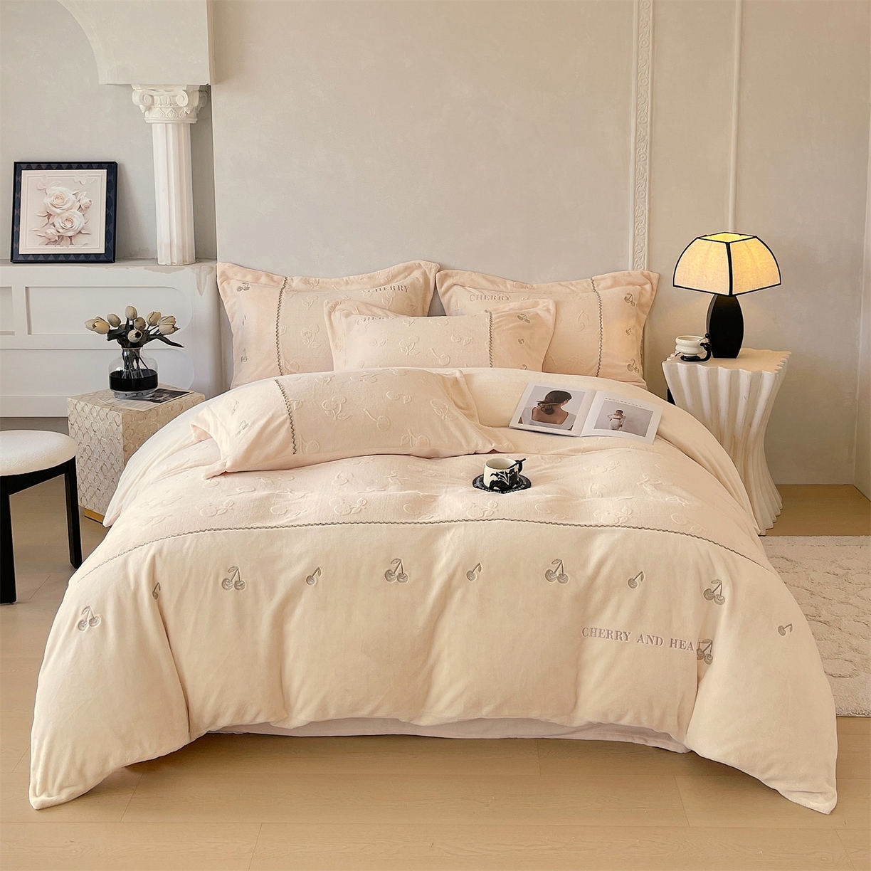 91家纺网 家纺一手货源 找家纺 （总）鼎飞家纺 2025新款高克重牛奶绒立体烂花+刺绣四件套--初恋樱桃系列