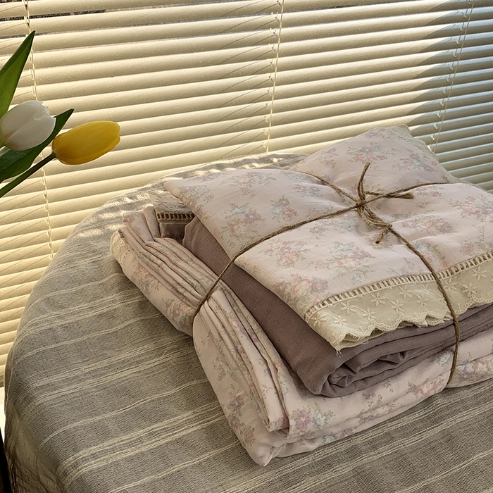 91家纺网 家纺一手货源 找家纺 源启生活 2025新款镂空蕾丝边四件套 梨禾小姐