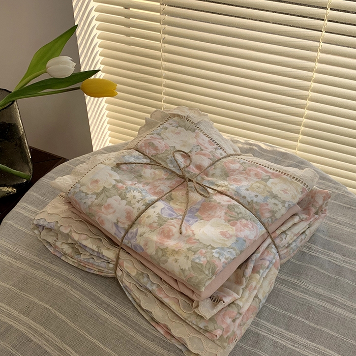 91家纺网 家纺一手货源 找家纺 源启生活 2025新款镂空蕾丝边四件套 半岛红茶