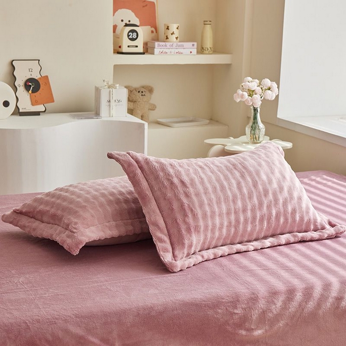 91家纺网 家纺一手货源 找家纺 卡斯诺家纺馆 2025新款A类高克重兔毛绒牛奶绒四件套（赠礼袋） 豆沙粉