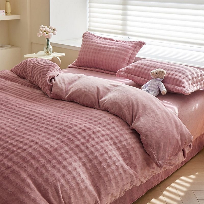 91家纺网 家纺一手货源 找家纺 卡斯诺家纺馆 2025新款A类高克重兔毛绒牛奶绒四件套（赠礼袋） 豆沙粉