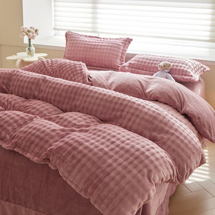 91家纺网 家纺一手货源 找家纺 卡斯诺家纺馆 2025新款A类高克重兔毛绒牛奶绒四件套（赠礼袋） 豆沙粉