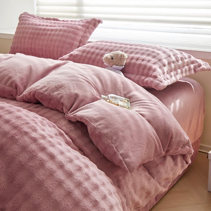 91家纺网 家纺一手货源 找家纺 卡斯诺家纺馆 2025新款A类高克重兔毛绒牛奶绒四件套（赠礼袋） 豆沙粉