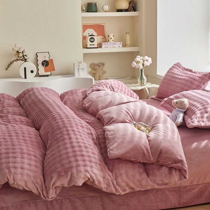 91家纺网 家纺一手货源 找家纺 卡斯诺家纺馆 2025新款A类高克重兔毛绒牛奶绒四件套（赠礼袋） 豆沙粉