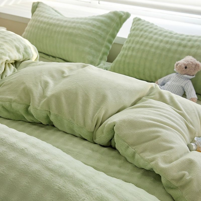 91家纺网 家纺一手货源 找家纺 卡斯诺家纺馆 2025新款A类高克重兔毛绒牛奶绒四件套（赠礼袋） 抹茶绿