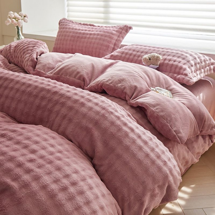 91家纺网 家纺一手货源 找家纺 卡斯诺家纺馆 2025新款A类高克重兔毛绒牛奶绒四件套（赠礼袋） 豆沙粉