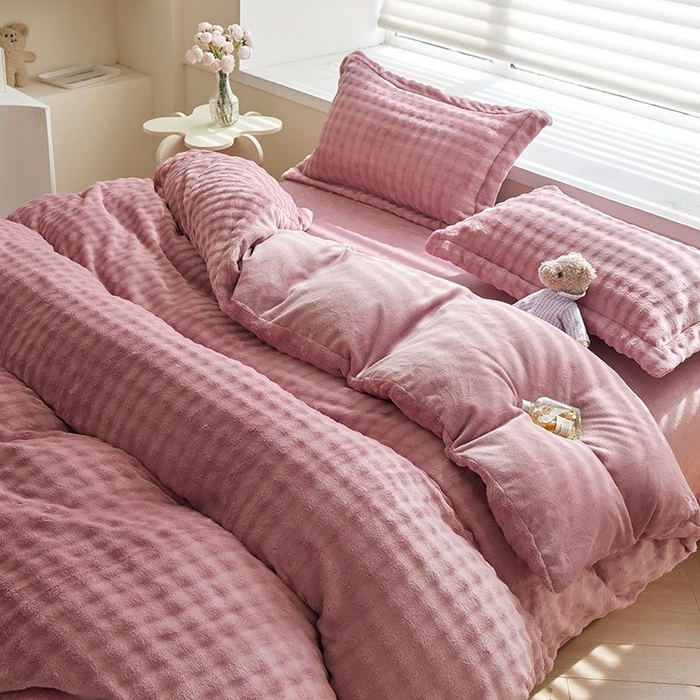 91家纺网 家纺一手货源 找家纺 卡斯诺家纺馆 2025新款A类高克重兔毛绒牛奶绒四件套（赠礼袋） 豆沙粉