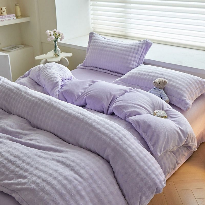 91家纺网 家纺一手货源 找家纺 卡斯诺家纺馆 2025新款A类高克重兔毛绒牛奶绒四件套（赠礼袋） 淡雅紫