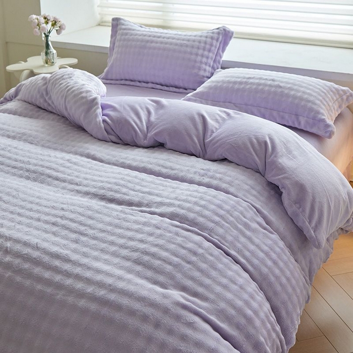 91家纺网 家纺一手货源 找家纺 卡斯诺家纺馆 2025新款A类高克重兔毛绒牛奶绒四件套（赠礼袋） 淡雅紫