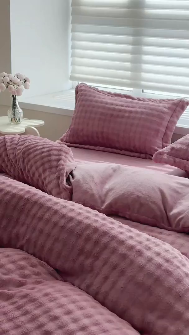 91家纺网 家纺一手货源 找家纺 卡斯诺家纺馆 2025新款A类高克重兔毛绒牛奶绒四件套（赠礼袋） 豆沙粉