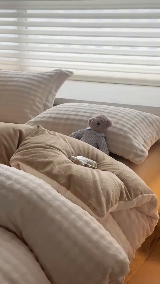 91家纺网 家纺一手货源 找家纺 （总）卡斯诺家纺馆 2025新款A类高克重兔毛绒牛奶绒四件套（赠礼袋）