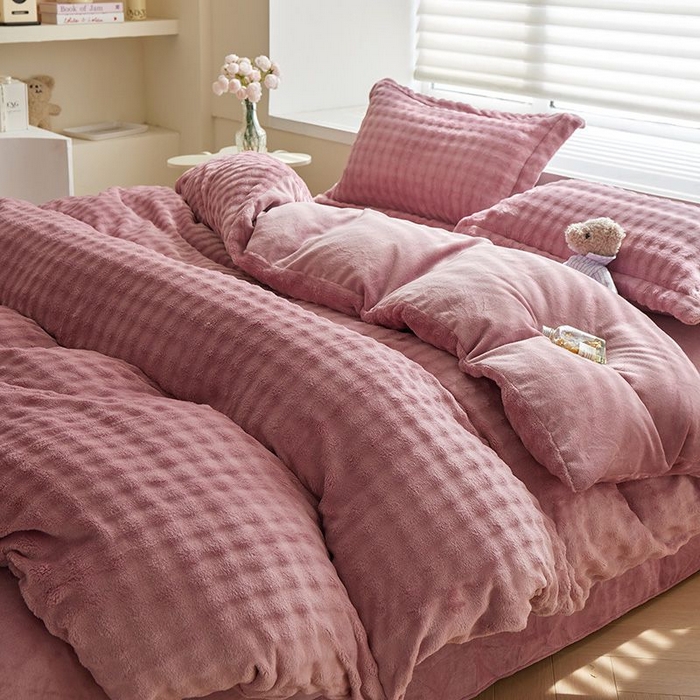 91家纺网 家纺一手货源 找家纺 （总）卡斯诺家纺馆 2025新款A类高克重兔毛绒牛奶绒四件套（赠礼袋）