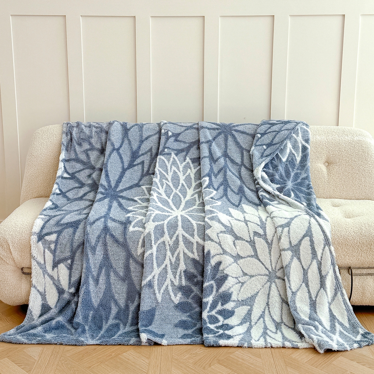 91家纺网 家纺一手货源 找家纺 （总）枋梢家纺 2025新款万花筒阳离子提花镂空塔芙绒保暖午睡双层毛毯办公室盖毯