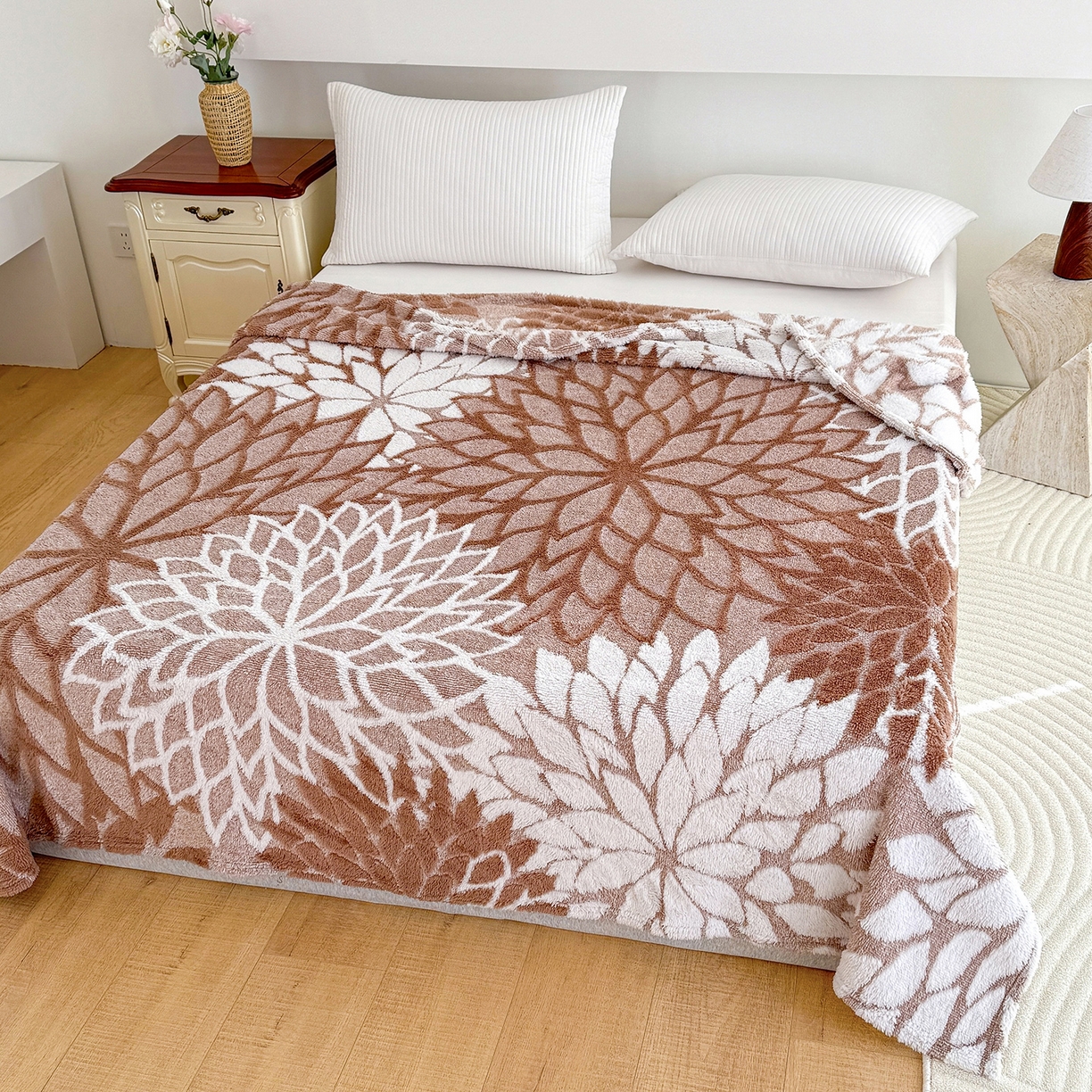 91家纺网 家纺一手货源 找家纺 （总）枋梢家纺 2025新款万花筒阳离子提花镂空塔芙绒保暖午睡双层毛毯办公室盖毯