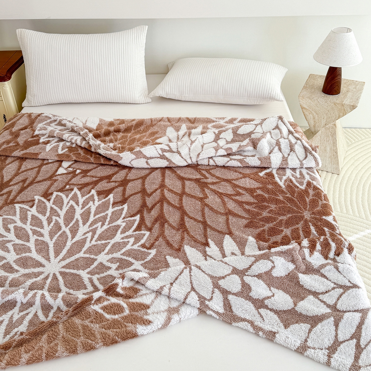 91家纺网 家纺一手货源 找家纺 枋梢家纺 2025新款万花筒阳离子提花镂空塔芙绒保暖午睡双层毛毯办公室盖毯 万花筒-咖色