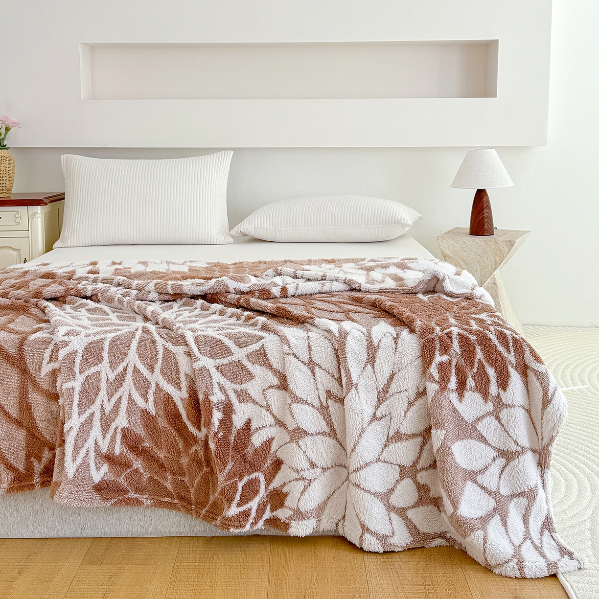 91家纺网 家纺一手货源 找家纺 枋梢家纺 2025新款万花筒阳离子提花镂空塔芙绒保暖午睡双层毛毯办公室盖毯 万花筒-咖色