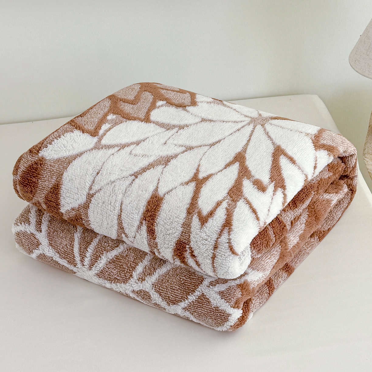 91家纺网 家纺一手货源 找家纺 枋梢家纺 2025新款万花筒阳离子提花镂空塔芙绒保暖午睡双层毛毯办公室盖毯 万花筒-咖色