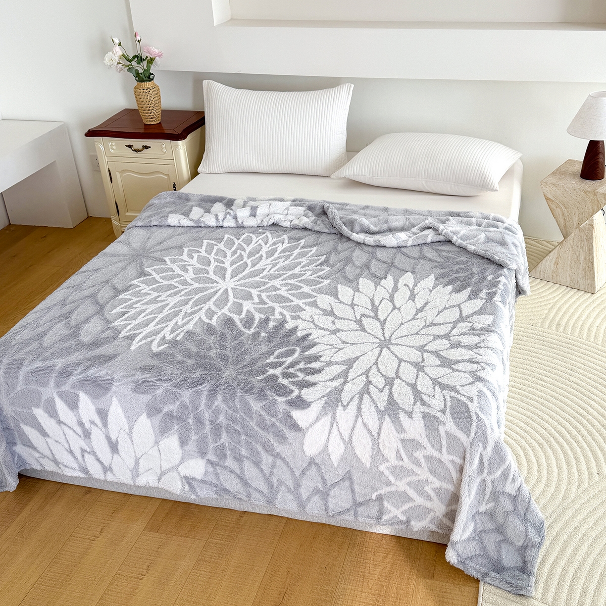 91家纺网 家纺一手货源 找家纺 枋梢家纺 2025新款万花筒阳离子提花镂空塔芙绒保暖午睡双层毛毯办公室盖毯 万花筒-浅灰