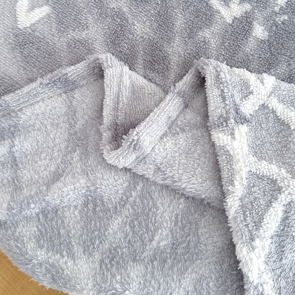 91家纺网 家纺一手货源 找家纺 枋梢家纺 2025新款万花筒阳离子提花镂空塔芙绒保暖午睡双层毛毯办公室盖毯 万花筒-浅灰