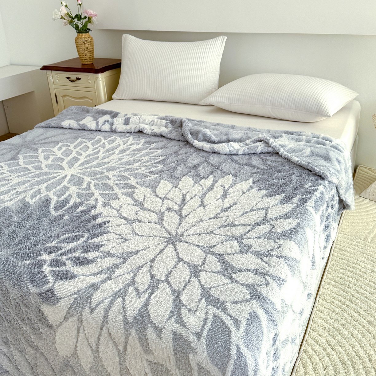 91家纺网 家纺一手货源 找家纺 枋梢家纺 2025新款万花筒阳离子提花镂空塔芙绒保暖午睡双层毛毯办公室盖毯 万花筒-浅灰