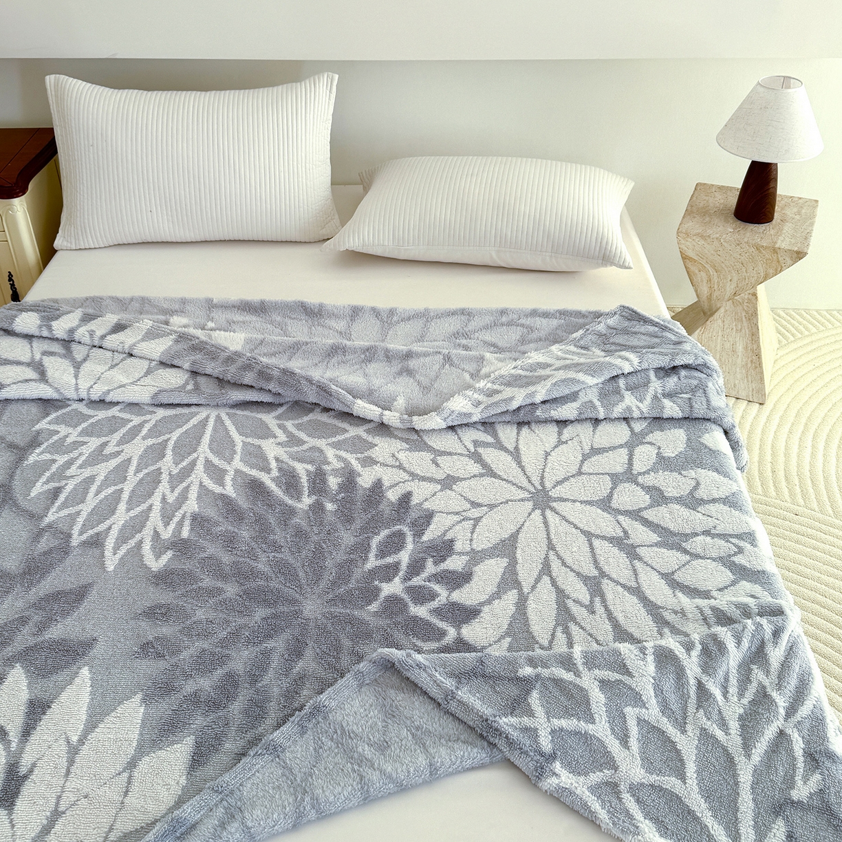 91家纺网 家纺一手货源 找家纺 枋梢家纺 2025新款万花筒阳离子提花镂空塔芙绒保暖午睡双层毛毯办公室盖毯 万花筒-浅灰