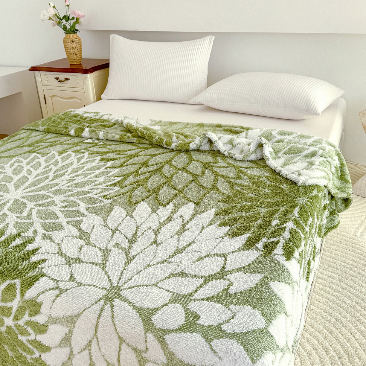 91家纺网 家纺一手货源 找家纺 枋梢家纺 2025新款万花筒阳离子提花镂空塔芙绒保暖午睡双层毛毯办公室盖毯 万花筒-浅绿