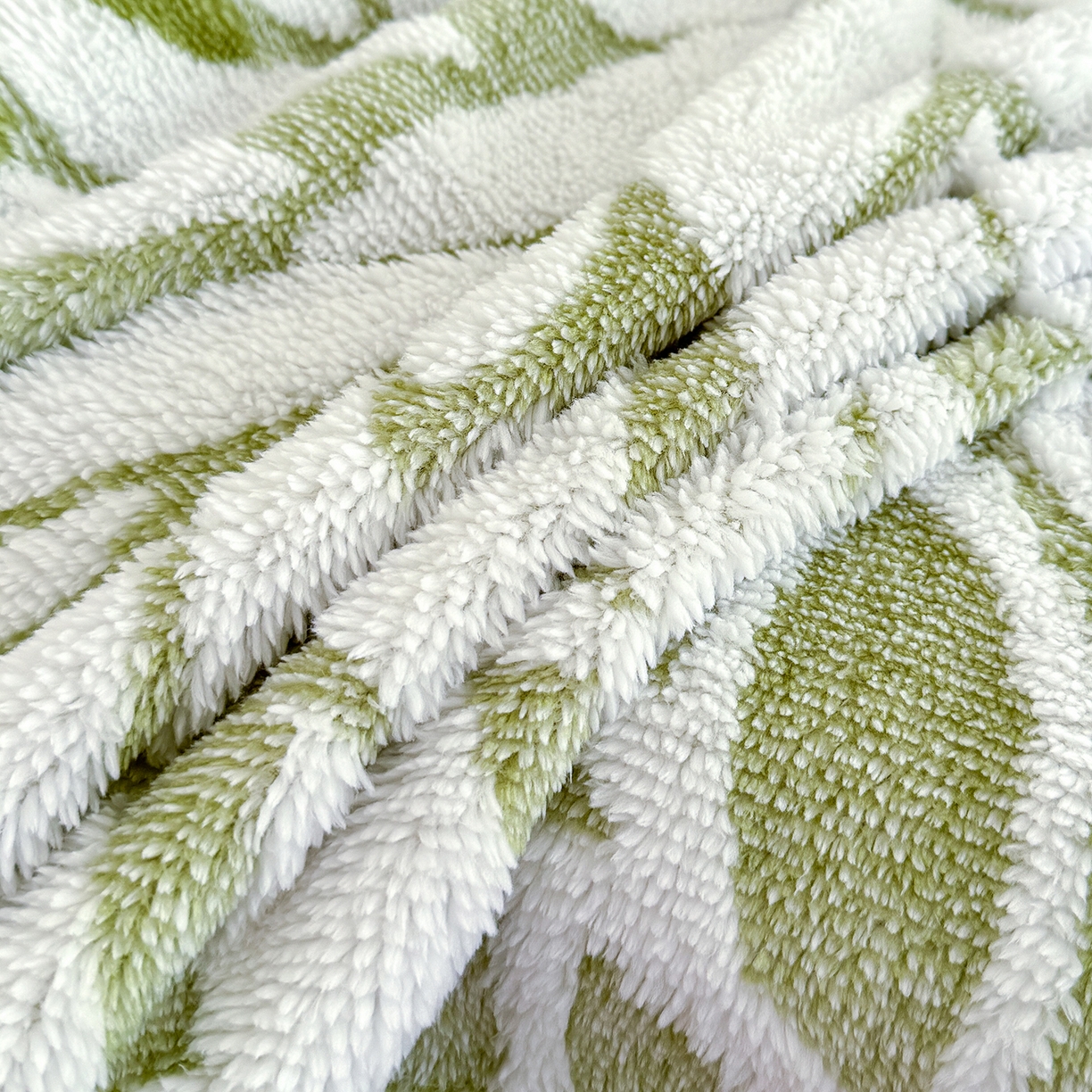 91家纺网 家纺一手货源 找家纺 枋梢家纺 2025新款万花筒阳离子提花镂空塔芙绒保暖午睡双层毛毯办公室盖毯 万花筒-浅绿