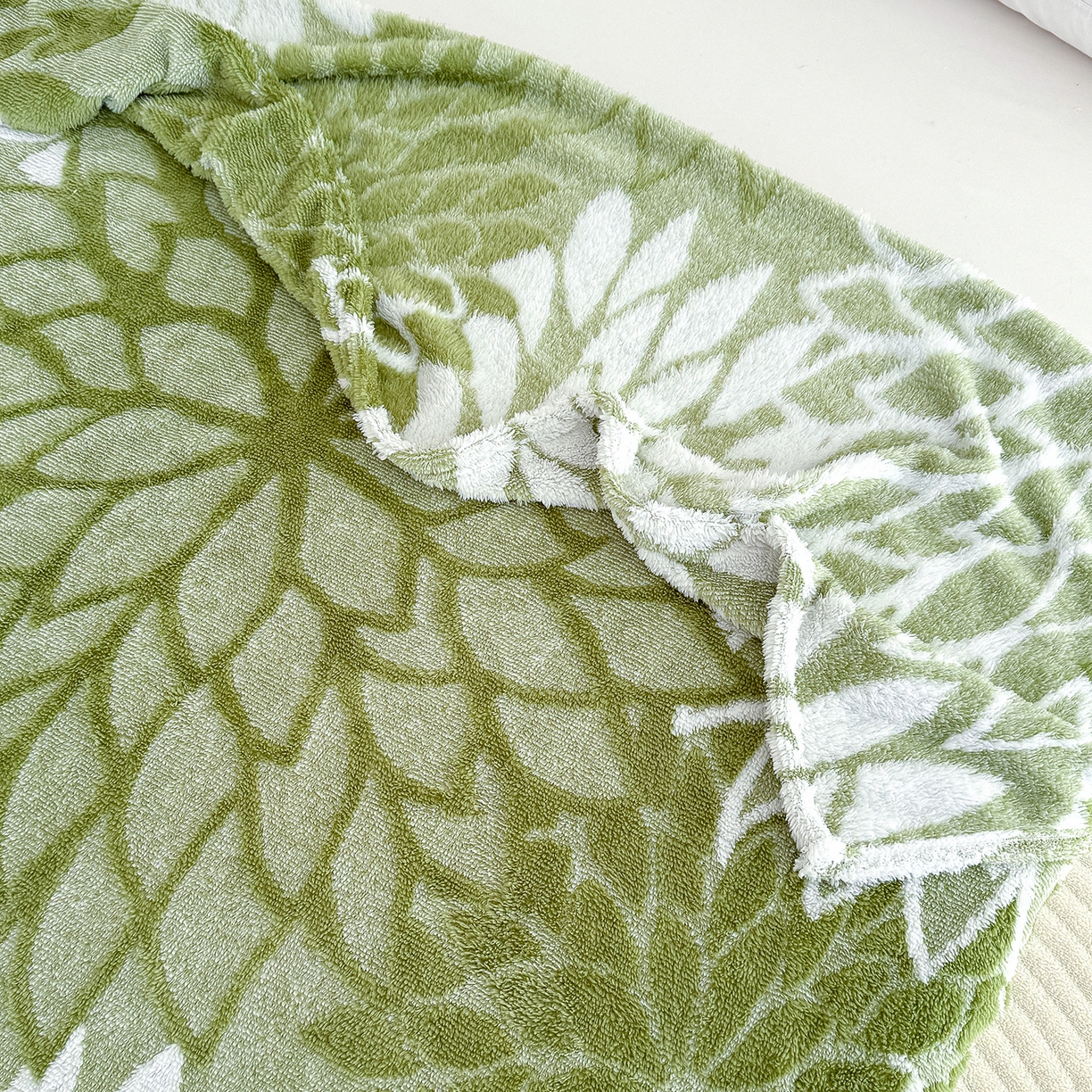 91家纺网 家纺一手货源 找家纺 枋梢家纺 2025新款万花筒阳离子提花镂空塔芙绒保暖午睡双层毛毯办公室盖毯 万花筒-浅绿