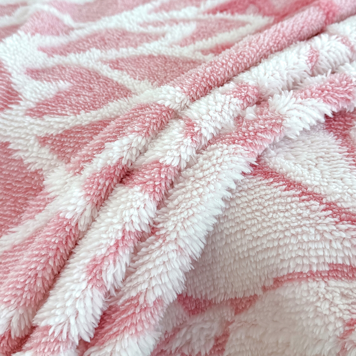 91家纺网 家纺一手货源 找家纺 枋梢家纺 2025新款万花筒阳离子提花镂空塔芙绒保暖午睡双层毛毯办公室盖毯 万花筒-柔粉