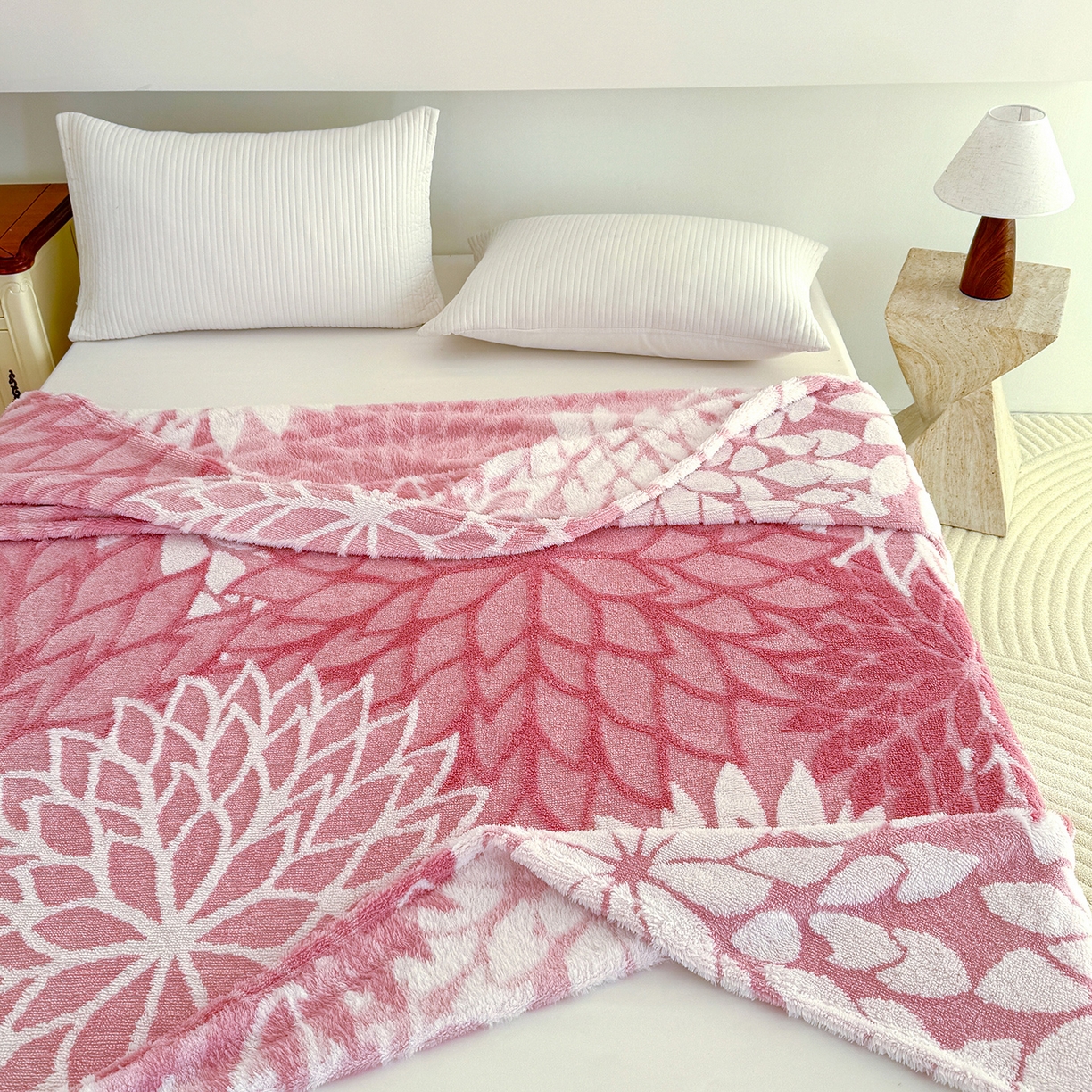 91家纺网 家纺一手货源 找家纺 枋梢家纺 2025新款万花筒阳离子提花镂空塔芙绒保暖午睡双层毛毯办公室盖毯 万花筒-柔粉